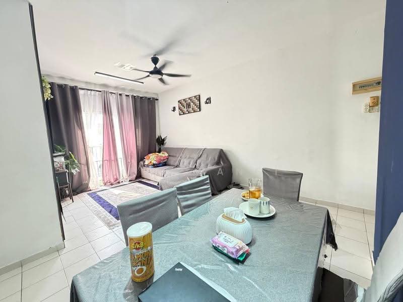 Pangsapuri untuk Dijual di Taman Larkin Idaman Plot C - Seri Wangi - Living Room - PropertyGuru.com.my