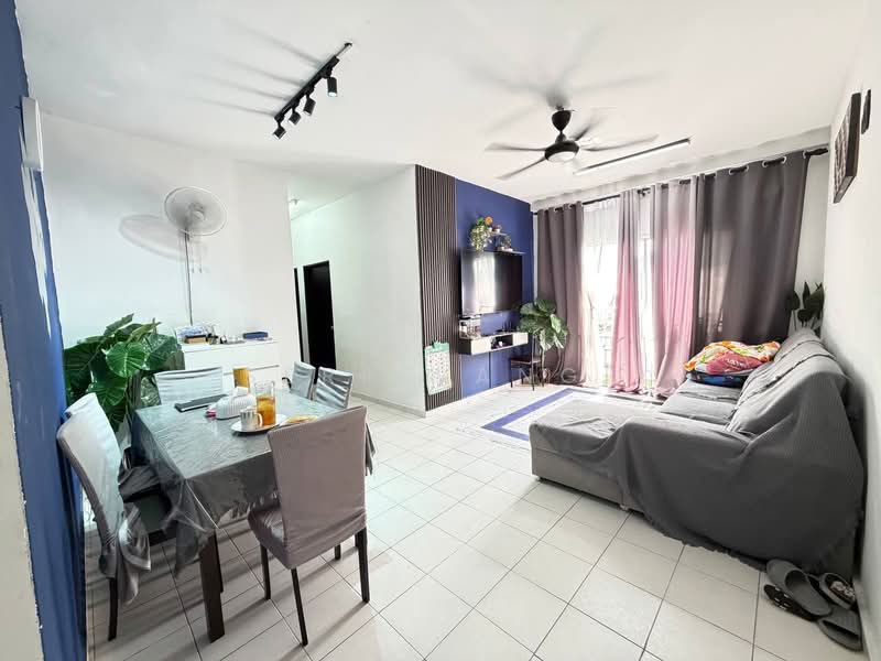 Pangsapuri untuk Dijual di Taman Larkin Idaman Plot C - Seri Wangi - Living Room - PropertyGuru.com.my