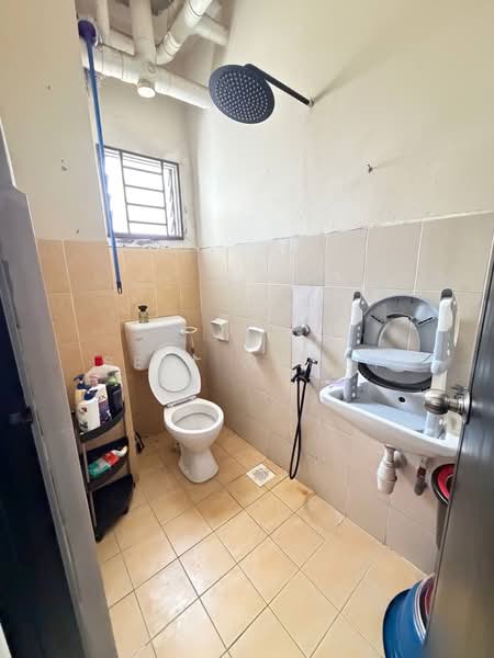Pangsapuri untuk Dijual di Taman Larkin Idaman Plot C - Seri Wangi - Bathroom - PropertyGuru.com.my