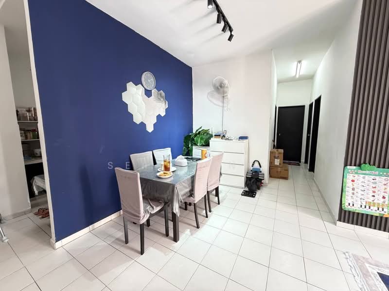 Pangsapuri untuk Dijual di Taman Larkin Idaman Plot C - Seri Wangi - Dining Room - PropertyGuru.com.my