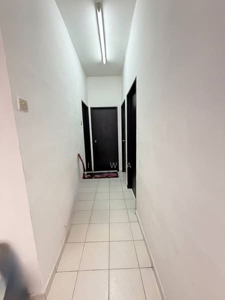 Pangsapuri untuk Dijual di Taman Larkin Idaman Plot C - Seri Wangi - Corridor - PropertyGuru.com.my