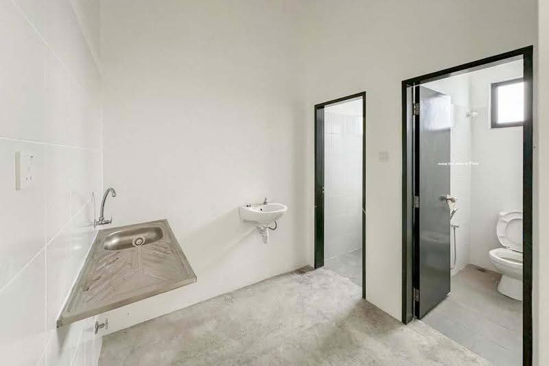 Kilang Teres untuk Dijual di Eco Business Park V (Puncak Alam) - Jason Tan - Bathroom - PropertyGuru.com.my
