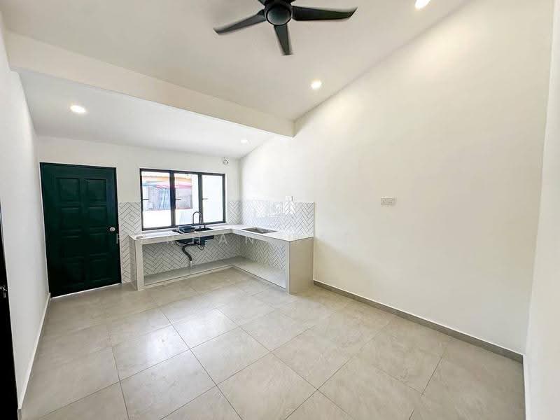 1-storey Terraced House for Sale in Bandar Baru Sri Petaling (Sri Petaling) - Farhan Rafael - Kitchen - PropertyGuru.com.my