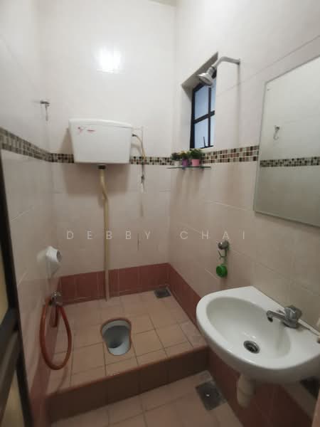 Terraced House for Sale in Taman Aman Putra (Puchong) - Debby Chai - Bathroom - PropertyGuru.com.my