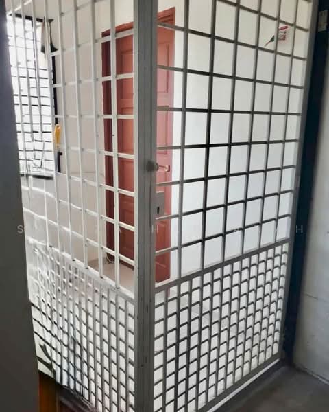 Flat for Sale at PKNS Seksyen 24 - Sariza Hartanah - Entrance - PropertyGuru.com.my