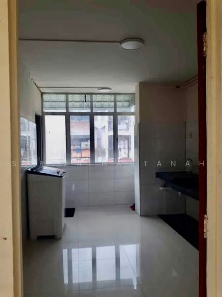 Flat for Sale at PKNS Seksyen 24 - Sariza Hartanah - Kitchen - PropertyGuru.com.my