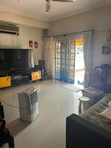 2-storey Terraced House for Sale in Seri Kembangan (Selangor) - Ron Liew - Living Room - PropertyGuru.com.my