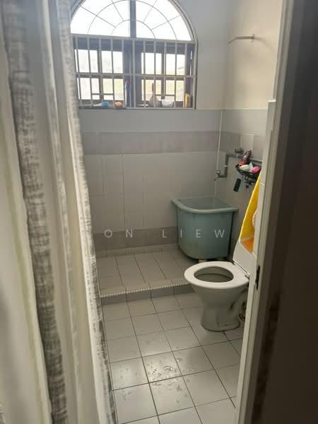 2-storey Terraced House for Sale in Seri Kembangan (Selangor) - Ron Liew - Bathroom - PropertyGuru.com.my