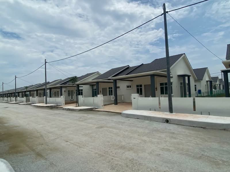 Rumah Berkembar untuk Dijual di Rumah Berkembar Setingkat di Lunas (Lunas) - Nur Adiilah - Exterior - PropertyGuru.com.my