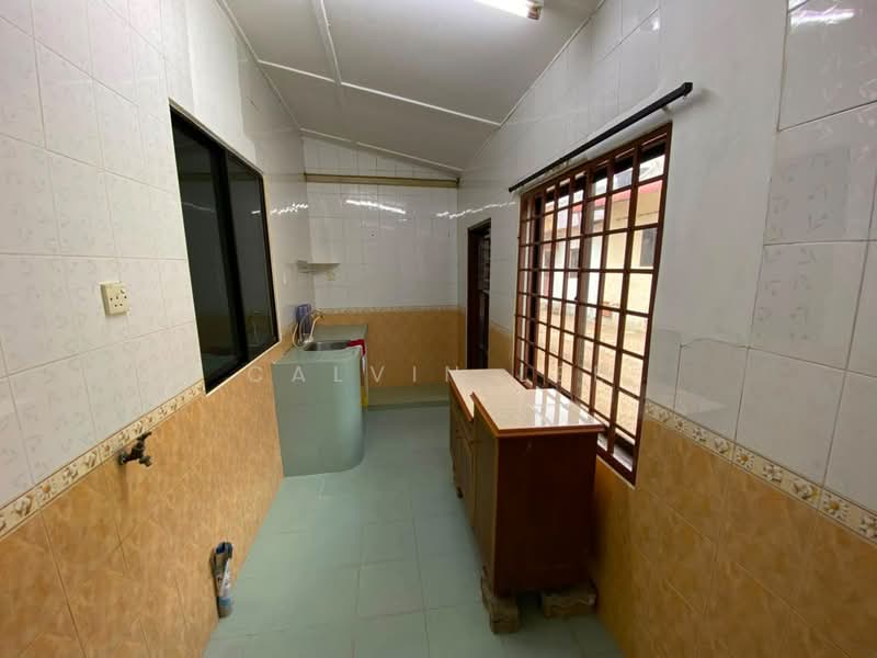 1-storey Terraced House for Rent in Taman Ungku Tun Aminah (Skudai) - Calvin Lee - Kitchen - PropertyGuru.com.my