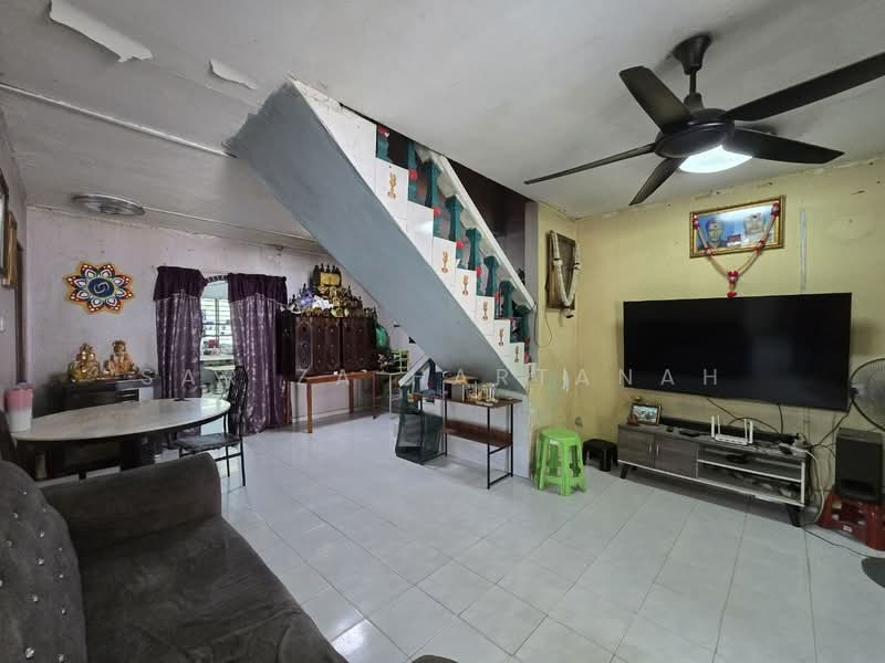 Rumah Teres 2-Tingkat untuk Dijual di Seksyen 19 (Shah Alam) - Sariza Hartanah - Living Room - PropertyGuru.com.my