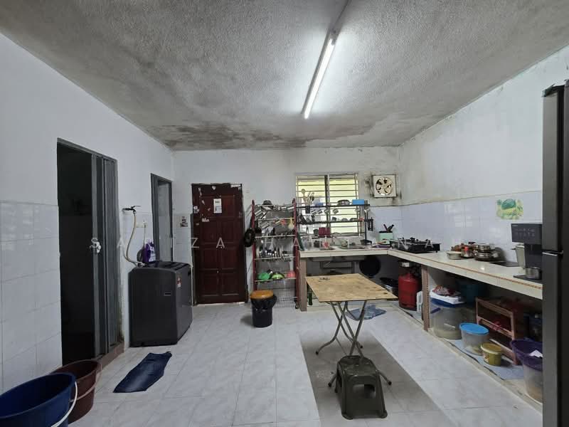 Rumah Teres 2-Tingkat untuk Dijual di Seksyen 19 (Shah Alam) - Sariza Hartanah - Kitchen - PropertyGuru.com.my
