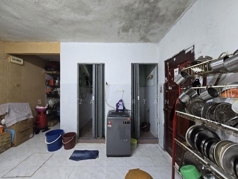 Rumah Teres 2-Tingkat untuk Dijual di Seksyen 19 (Shah Alam) - Sariza Hartanah - Kitchen - PropertyGuru.com.my
