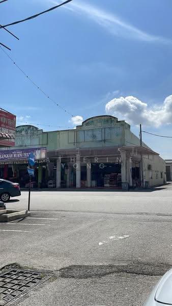 Shop for Sale in Nilai 3 Wholesale Centre (Nilai) - Catherine Yong - Exterior - PropertyGuru.com.my