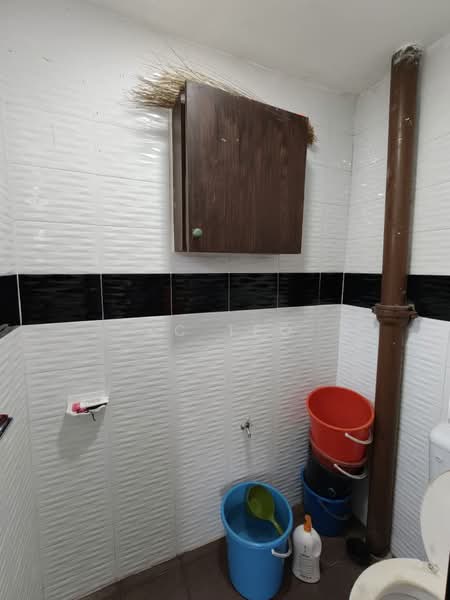Rumah Teres 1-Tingkat untuk Disewa di Taman Johor Jaya (Johor Bahru) - Kc Teo - Bathroom - PropertyGuru.com.my