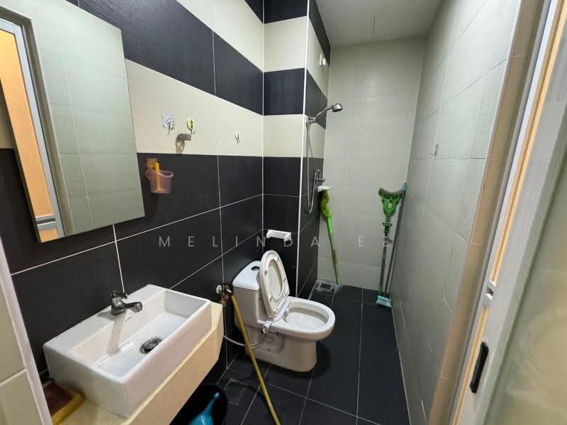 Kediaman Servis untuk Dijual di D'Secret Garden (Pangsapuri Kempas Indah) - Melinda Ee - Bathroom - PropertyGuru.com.my