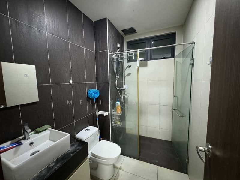 Kediaman Servis untuk Dijual di D'Secret Garden (Pangsapuri Kempas Indah) - Melinda Ee - Bathroom - PropertyGuru.com.my