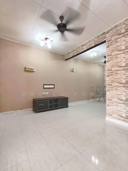 1-storey Terraced House for Sale in Taman Seri Austin (Tebrau) - Daniel Yong - Living Room - PropertyGuru.com.my