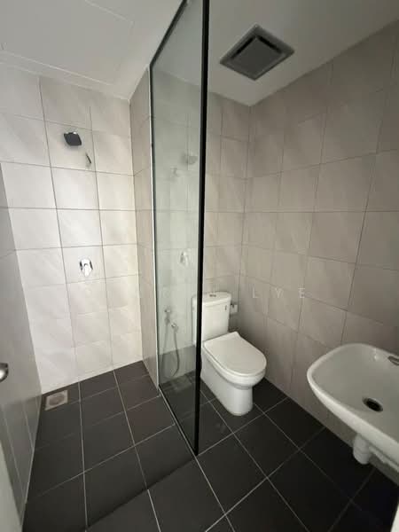 Kondominium untuk Dijual di Jelutong Central Residence - Darren Lye - Bathroom - PropertyGuru.com.my