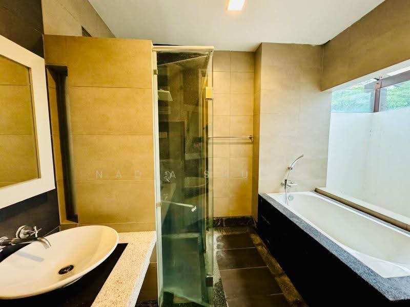 Semi-Detached House for Sale in Bukit Jelutong (Shah Alam) - Nadia Shukri - Bathroom - PropertyGuru.com.my