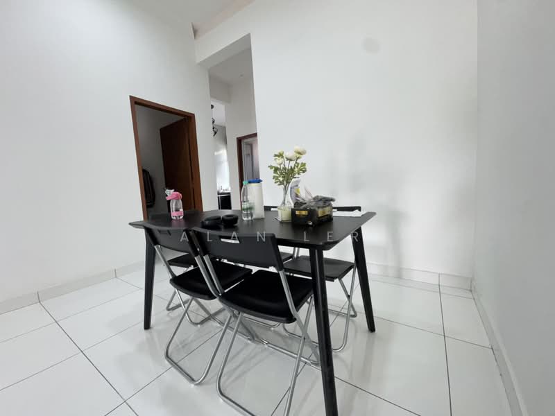 1-storey Terraced House for Rent in Bandar Putra Kulai (Kulai) - Alan Ler - Dining Room - PropertyGuru.com.my