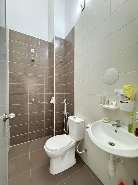 1-storey Terraced House for Rent in Bandar Putra Kulai (Kulai) - Alan Ler - Bathroom - PropertyGuru.com.my