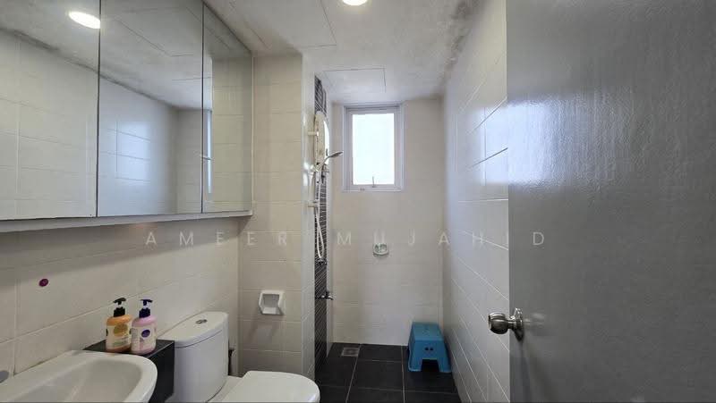 Pangsapuri untuk Disewa di Putra 1 - Ameer Mujahid - Bathroom - PropertyGuru.com.my