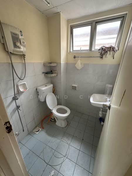 Apartment for Sale at Pangsapuri Persiaran Tanjung - Edmund Chia - Bathroom - PropertyGuru.com.my