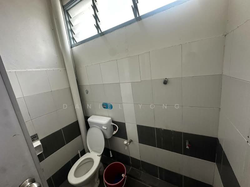 Cluster Factory for Rent in Taman Lagenda Putra (Kulai) - Daniel Yong - Bathroom - PropertyGuru.com.my