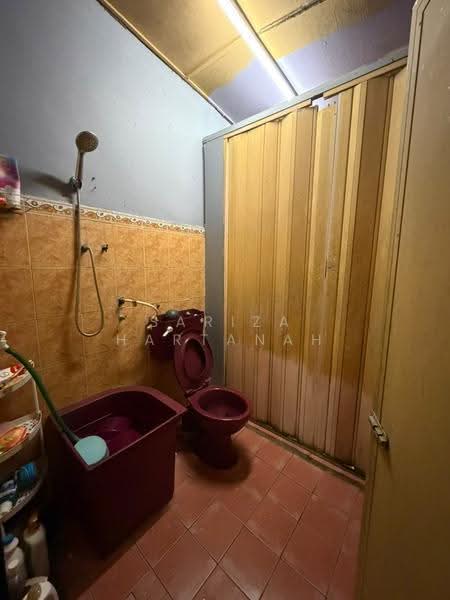 Rumah Teres 1-Tingkat untuk Dijual di Pekan Meru (Kapar) - Sariza Hartanah - Bathroom - PropertyGuru.com.my
