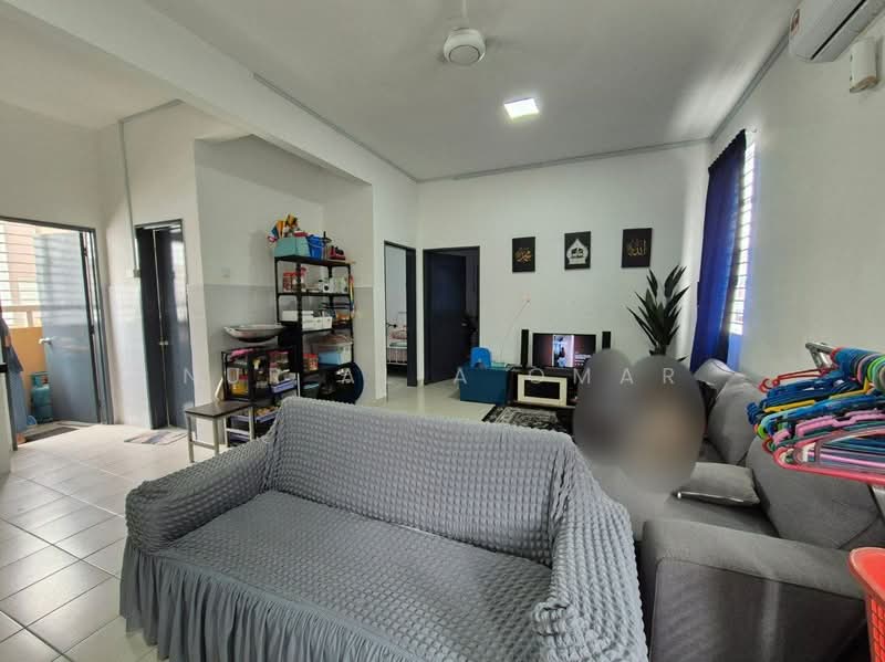 Townhouse for Sale in Sungai Buloh (Selangor) - Nur Alia Omar - Living Room - PropertyGuru.com.my