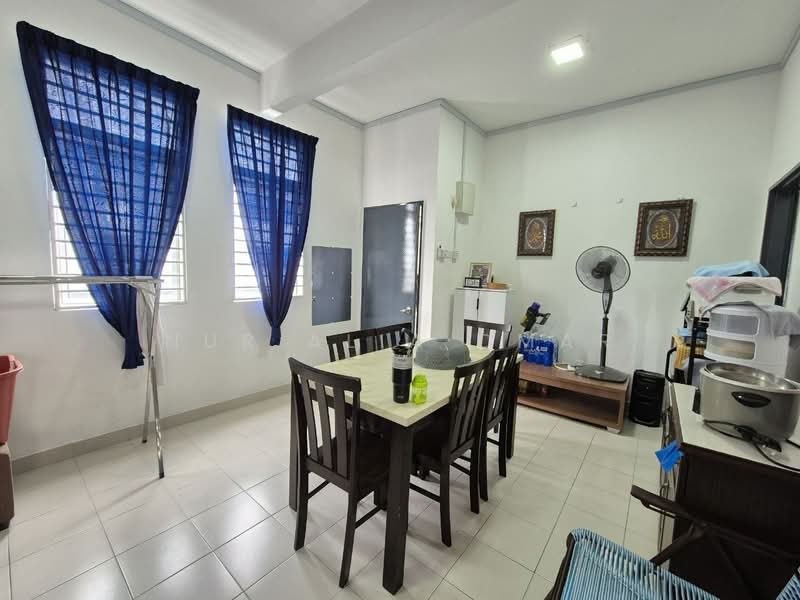 Townhouse for Sale in Sungai Buloh (Selangor) - Nur Alia Omar - Dining Room - PropertyGuru.com.my