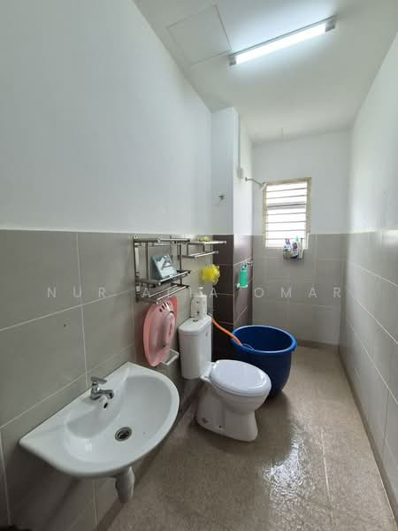 Townhouse for Sale in Sungai Buloh (Selangor) - Nur Alia Omar - Bathroom - PropertyGuru.com.my