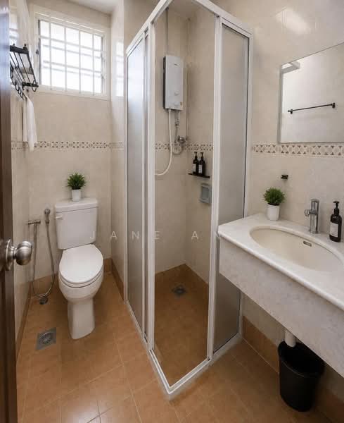 Kondominium untuk Disewa di Gurney Park Condominium - Jane Ang - Bathroom - PropertyGuru.com.my