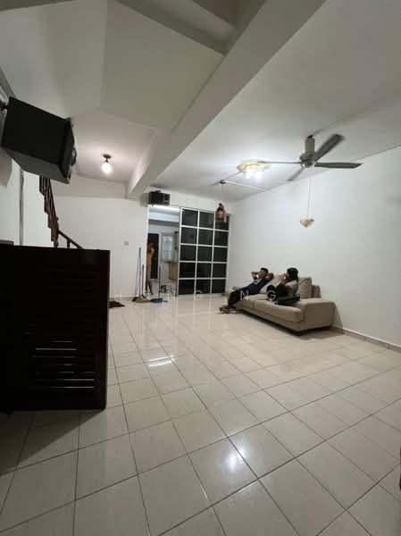 Rumah Teres 2-Tingkat untuk Disewa di Klang (Selangor) - Hong Ng - Living Room - PropertyGuru.com.my