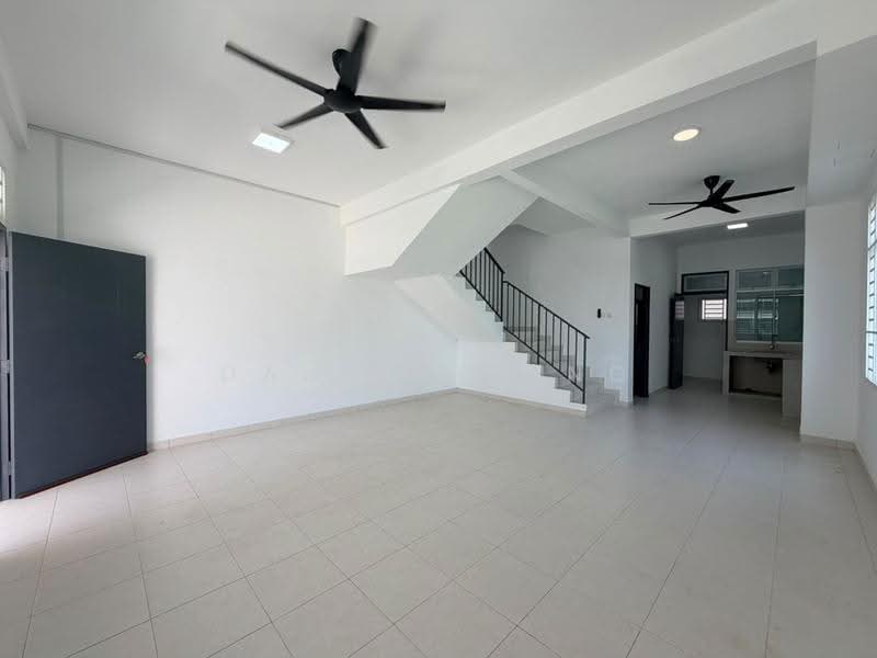 Rumah Teres 2.5-Tingkat untuk Dijual di Taman Pulai Mutiara (Iskandar Puteri (Nusajaya)) - Daniel Yong - Living Room - PropertyGuru.com.my