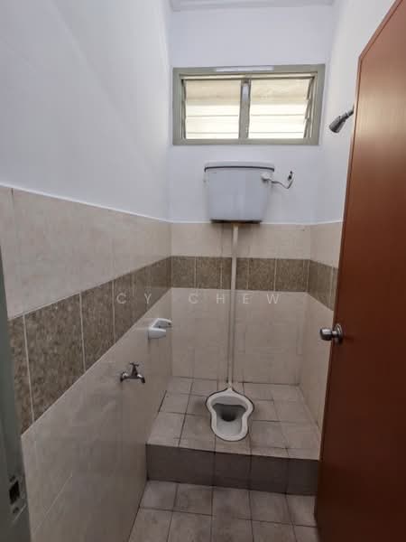 Shop / Office for Rent in Johor Bahru (Johor) - CY Chew - Bathroom - PropertyGuru.com.my