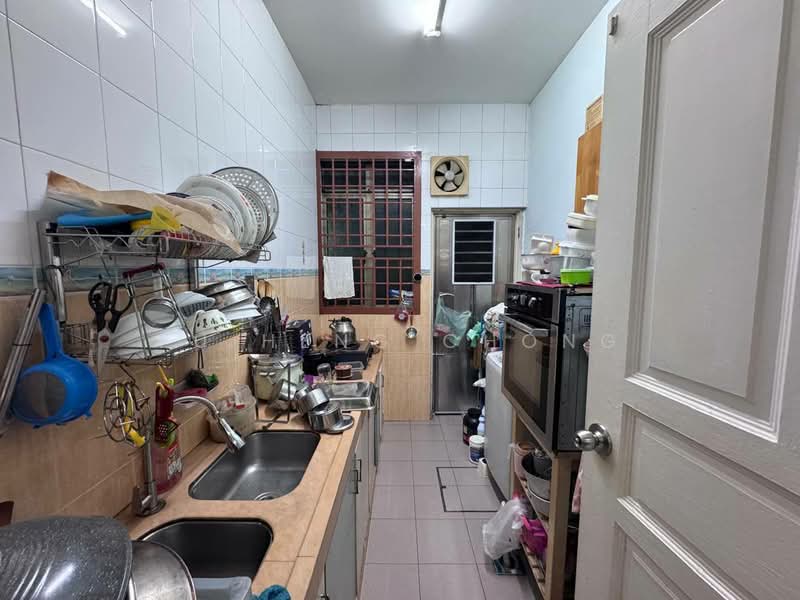 Rumah Teres 1.5-Tingkat untuk Dijual di Taman Molek (Johor Bahru) - Fu Heng Chong - Kitchen - PropertyGuru.com.my