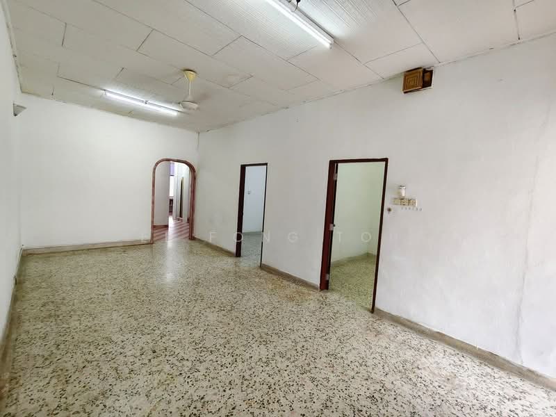1-storey Terraced House for Sale in Taman Ungku Tun Aminah (Skudai) - Ee Fong Toh - Living Room - PropertyGuru.com.my