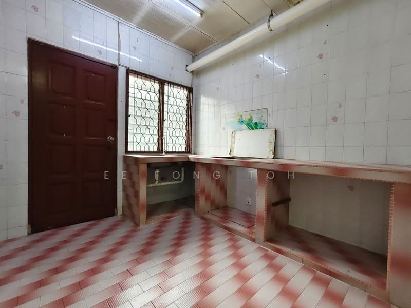 1-storey Terraced House for Sale in Taman Ungku Tun Aminah (Skudai) - Ee Fong Toh - Kitchen - PropertyGuru.com.my