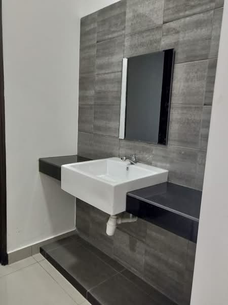Kediaman Servis untuk Disewa di Symphony Tower (Menara Simfoni) - KK Yap - Bathroom - PropertyGuru.com.my