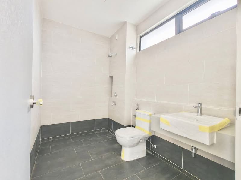 Townhouse for Sale in Elmina (Shah Alam) - Alif Saad - Bathroom - PropertyGuru.com.my
