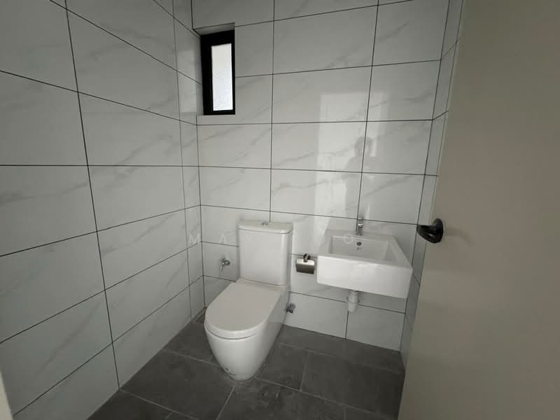 Kediaman Servis untuk Dijual di Piccadilly - May Loo - Bathroom - PropertyGuru.com.my