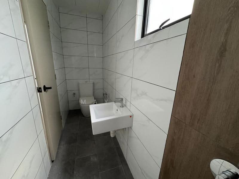 Kediaman Servis untuk Dijual di Piccadilly - May Loo - Bathroom - PropertyGuru.com.my