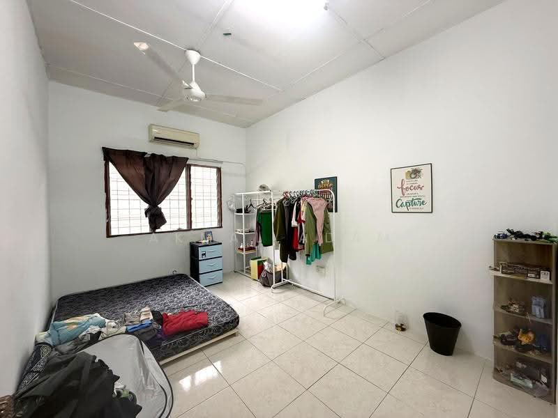 2-storey Terraced House for Sale in Bandar Nusaputra (Puchong) - Akmal Adam - Bedroom - PropertyGuru.com.my