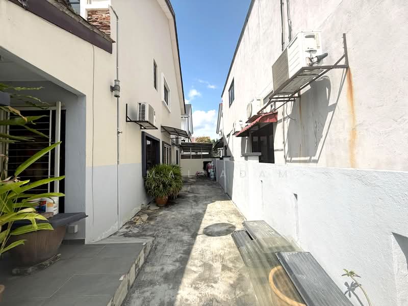 Rumah Teres 2-Tingkat untuk Dijual di Bandar Nusaputra (Puchong) - Akmal Adam - Exterior - PropertyGuru.com.my