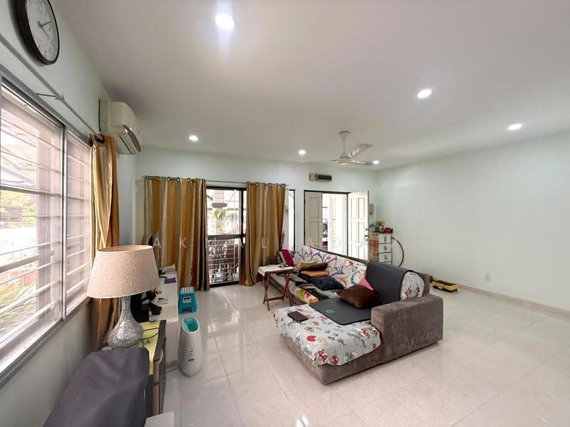 Rumah Teres 2-Tingkat untuk Dijual di Bandar Nusaputra (Puchong) - Akmal Adam - Living Room - PropertyGuru.com.my