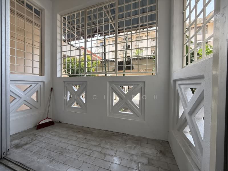 Pangsapuri untuk Dijual di Melati Apartments - Alicia Poh - Balcony - PropertyGuru.com.my