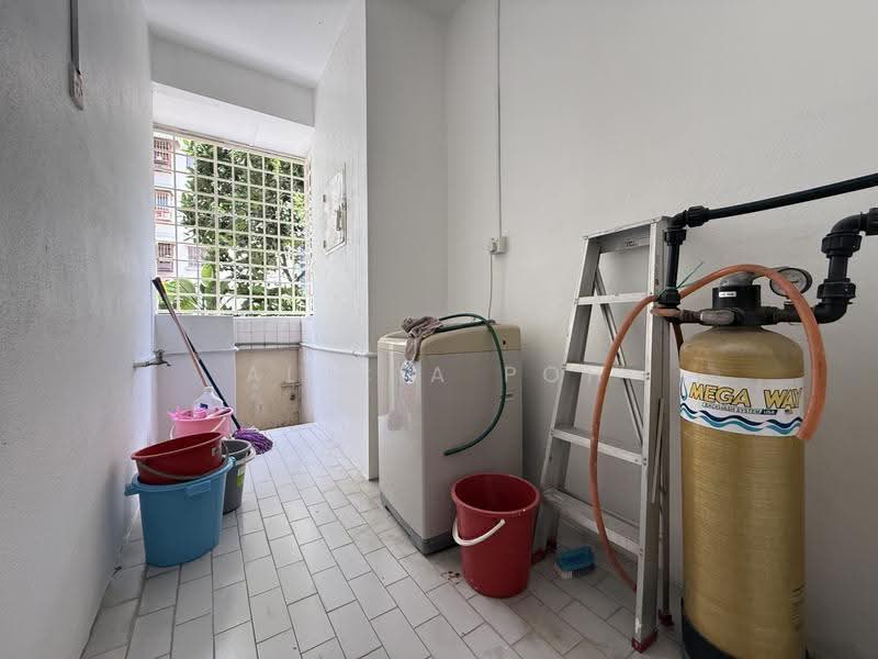 Pangsapuri untuk Dijual di Melati Apartments - Alicia Poh - Yard - PropertyGuru.com.my