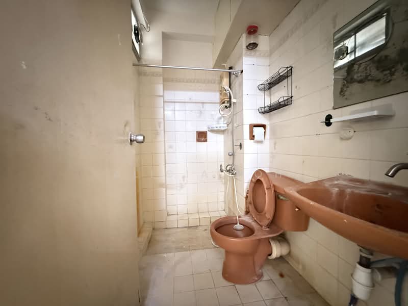 Pangsapuri untuk Dijual di Melati Apartments - Alicia Poh - Bathroom - PropertyGuru.com.my